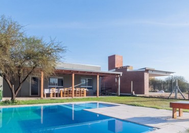 Casa moderna en leyes